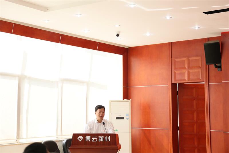 习近平总书记代表十九届中央委员会向大